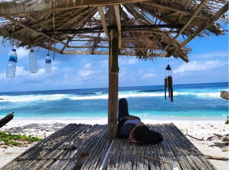 Bersantai Menikmati alam yang masih perawan via Google Maps @Ahmad Durriyatan Toyiba134, Informasi Umum, Lokasi Pantai, Rute Terbaik Menuju Pantai Ngalur Tulungagung, Harga Tiket Masuk Pantai Ngalur, Keindahan Pantai Ngalur, Aktivitas Seru di Objek Wisata Pantai Ngalur, Fasilitas Pantai Ngalur