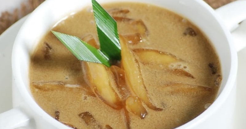 Bubur Gunting, 1. Nasi kuning khas Samarinda, 2. Ayam Cincane, 3. Nasi Bekepor, 4. Daging Masak Bumi Hangus, 5. Pepes Kepiting, 6. Sate Payau, 7. Sambal Raja, 8. Bubur pedas, 9. Gence Ruan, 10. Amplang, 11. Pisang Gapit, 12. Lempok Durian, 13. Rabo Ruan, 14. Sayur Gangan Asam Kutai, 15. Bobongko, 16. Gangan Manok, 17. Sambal Gami Udang, 18. Ayam Suwir Cabai Hijau, 19. Pulut Nasi, 20. Kue Bingka Kentang, 21. Kue Gegicak, 22. Really Cake, 23. Kue Ilat Sapi, 24. Onde-Onde Ubi Ungu, 25. Bubur Gunting, 26. Mie Hijau, 27. Brownies Batubara, 28. Bolu Gulung Jenebora