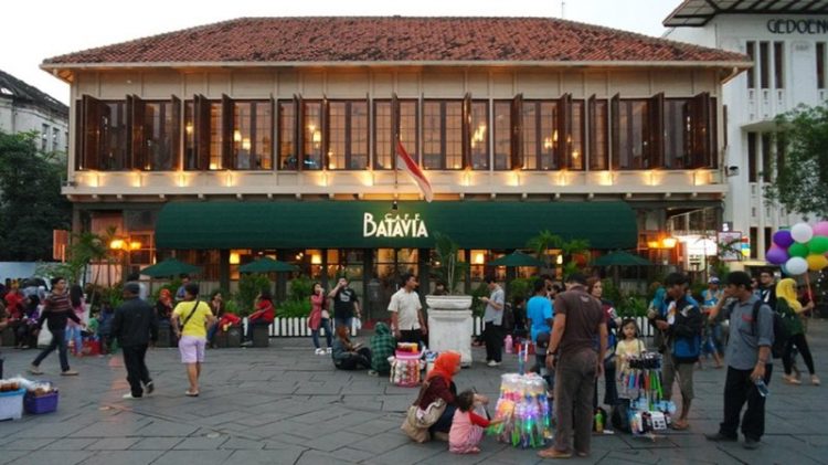 Cafe Batavia via _thefreakyteppy.wordpresscom, Informasi Dasar, Sejarah Kota Tua Jakarta, Transportasi Menuju Kota Tua, Jam Operasional, Harga Tiket Masuk, Pesona Kota Tua Memang Tidak Ada Duanya, Objek Wisata Menarik di Kota Tua Jakarta, Kuliner di Kota Tua, Tips Berwisata Di Kota Tua Jakarta