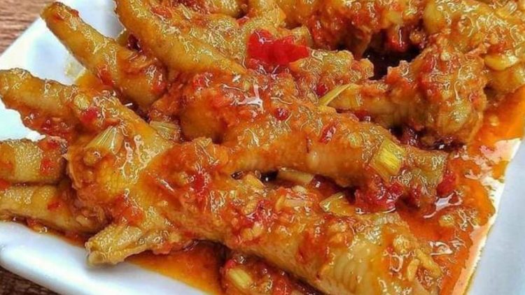 Ceker Mercon via Pikiran Rakyat, 1. Mie Boa Edan dan Ceker Pedas Suka-Suka, 2. Radja Sambalz Sukabumi, 3. Seblak Kedai Reumbay Nagrak, 4. Bakso Super H. Achmad Sudja’i, 5. Bebek Jontor Jalur Sukabumi, 6. Ceker Mercon, 7. Mie Abah Odik, 8. Mie SP Seuhah Pisan Karamat, 9. Tahu Pedas, 10. Ceker Pedas dan Mie Yamin Teh Nenk