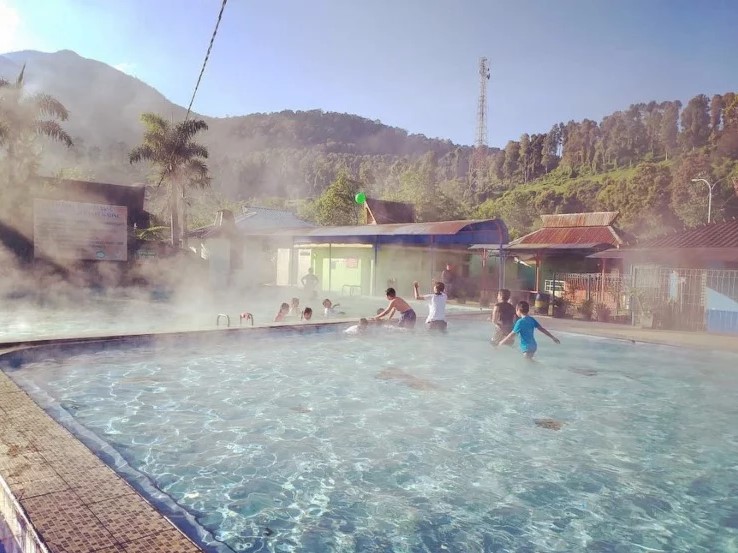 Ciwalini Hot Spring, Memadukan Air Panas Dengan Kebun Teh via IG @erisurtiningsih, 1. Ciwidey Lembah Waterpark Resort Yang Paling Lengkap, 2. Gracia Spa Resort, Berasa di Negeri Dongeng, 3. Sari Ater Hotel & Resort Yang Terfavorit, 4. Ciater Spa dan Resort, Tempat Alternatif Pengobatan Sakit Kronis, 5. Ciater Hot Spring, Ratunya Pemandian Air Panas Alami, 6. Ciwalini Hot Spring, Memadukan Air Panas Dengan Kebun Teh, 7. Cimanggu Hot Spring, Terapi Air Seperti Burung Hantu, 8. Sabda Alam Resort Berasa di Venice, 9. Puncak Darajat, Puncaknya Air Panas Terindah, 10. Air Panas Cibolang, Surganya Air Panas di Daerah Terpencil, 11. Pemandian Air Panas Maribaya, 12. Pemandian Air Panas Kampung Cai, 13. Kolam Air Panas Emte Highland Resort, 14. Pemandian Cipanas Nagrak Parongpong, 15. Pemandian Air Panas Saguling, 16. Pemandian air panas Kawah Rengganis Cibuni
