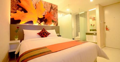 Clay Hotel, 1. Teduh Hostel Kota Tua, 2. Eco Syariah Kemanggisan (Tutup), 3. Ancol Residence 6, 4. Wonderloft Hostel Kota Tua, 5. Wisma 9 Tanah Abang, 6. Kantos Guest House, 7. Prima Bintang, 8. LeGreen Residence Setiabudi, 9. Zenroom, 10. Pop Hotel Kemang, 11. Green Bamboo Residence, 12. Clay Hotel, 13. Ghurfati Hotel, 14. Six Degrees Backpackers Hostel (Tutup), 15. Apartemen Ambassador, Jakarta Selatan, 16. Apartemen Callia, Jakarta Barat, 17. Big Hotel, Jakarta Pusat, 18. De Hoek Residence, Jakarta Timur