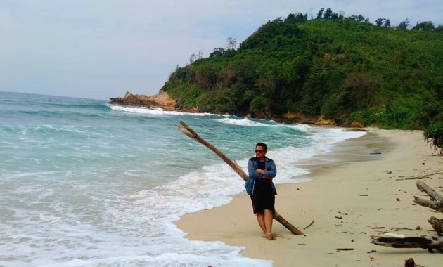 Daya Tarik Objek Wisata Pantai Sanggar Tulungagung viva IG @dodykpepe21, Informasi Umum, Lokasi Pantai, Rute Menuju Lokasi, Fasilitas yang Tersedia, Keunikan Pantai, Daya Tarik Objek Wisata Pantai Sanggar Tulungagung, Tips Berkunjung