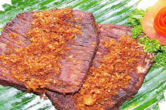 Dendeng Gepuk, 1. Mie Ongklok, 2. Aneka Olahan Carica, 3. Sagon, 4. Purwaceng, 5. Opak Singkong, 6. Tempe Kemul, 7. Keripik Jamur, 8. Kacang Dieng, 9. Nasi Megono, 10. Dendeng Gepuk, 11. Kue Pepe Wonosobo, 12. Cenil, 13. Soto Golak, 14. Kue Serabi Dieng, 15. Geblek