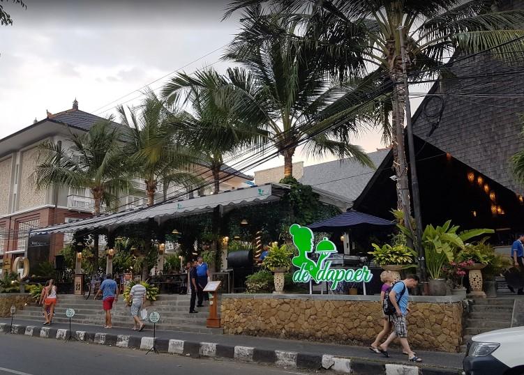 De’dapoer Sanur, 1. Nasi Campur Bali, 2. Nasi Tepeng, 3. Ayam Betutu, 4. Bebek Goreng Kuta, 5. Tipat Blayag, 6. Lawar Kuning, 7. Sate Lilit, 8. Rujak Kuah Pindang dan Rujak Bulung, 9. Serombotan, 10. Nasi Jinggo, 11. Nasi Tekor, 12. Nasi Ayam Kadewatan Bu Mangku, 13. Bebek Bengil, 1. Bale Udang Bali Mang Engking, 2. Nasi Ayam Ibu Oki, 3. RM Ayam Betutu Ibu Nia, 4. Ayam Bakar Taliwang Baru, 5. De’dapoer Sanur, 6. Raja’s Balinese Restaurant, 7. Cafe De’dapoer Kuta, 8. Bagus All Day Dining Kuta, 9. Grand Puncak Sari 2 restaurant, 10. Ayam Betutu Bu Adi, 11. Warung Men Weti, 12. Warung Pojok, 13. Sop Ikan Warung Mak Beng, 14. Nasi Tempong Pink, 15. Warung Wardani, 16. Warung Muslim Moro Seneng