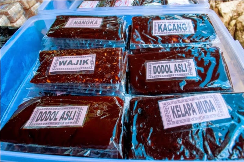 Dodol Kandangan, 1. Soto Banjar, 2. Sop Banjar, 3. Nasi Kuning Banjar, 4. Gangan Paliat, 5. Mandai, 6. Nasi Itik Gambut, 7. Kue Bingka, 8. Apam Barabai, 9. Ketupat Kandangan, 10. Lontong Orari, 11. Ayam Cincane, 12. Habang Banjar, 13. Cacapan Asam, 14. Sayur Kambang Tigarun, 15. Ipau, 16. Laksa, 17. Amparan tatak, 18. Kalangkala, 19. Dodol Kandangan, 20. Lamang, 21. Gangan Asam Banjar, 22. Iwak Pakasam, 23. Gangan humbut, 24. Sate tulang, 25. Sate Payau, 26. Bubur Baayak, 27. Sop Mutiara, 28. Apam Batil, 29. Kue Rangai, 30. Brownies Labu, 31. Sambal Acan, 32. Hekeng, 33. Ikan Patin Baubar, 34. Ikan Seluang Goreng, 35. Otak-Otak Ikan Pipih