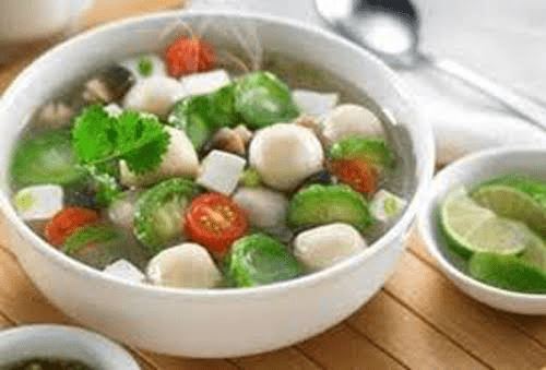 Gangan Manok via Festivalnusantara, 1. Nasi kuning khas Samarinda, 2. Ayam Cincane, 3. Nasi Bekepor, 4. Daging Masak Bumi Hangus, 5. Pepes Kepiting, 6. Sate Payau, 7. Sambal Raja, 8. Bubur pedas, 9. Gence Ruan, 10. Amplang, 11. Pisang Gapit, 12. Lempok Durian, 13. Rabo Ruan, 14. Sayur Gangan Asam Kutai, 15. Bobongko, 16. Gangan Manok, 17. Sambal Gami Udang, 18. Ayam Suwir Cabai Hijau, 19. Pulut Nasi, 20. Kue Bingka Kentang, 21. Kue Gegicak, 22. Really Cake, 23. Kue Ilat Sapi, 24. Onde-Onde Ubi Ungu, 25. Bubur Gunting, 26. Mie Hijau, 27. Brownies Batubara, 28. Bolu Gulung Jenebora