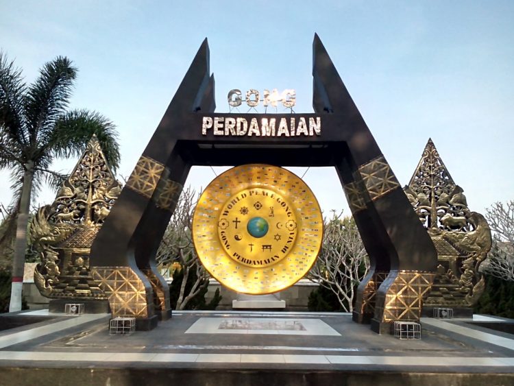 Gong Perdamaian Dunia di Blitar