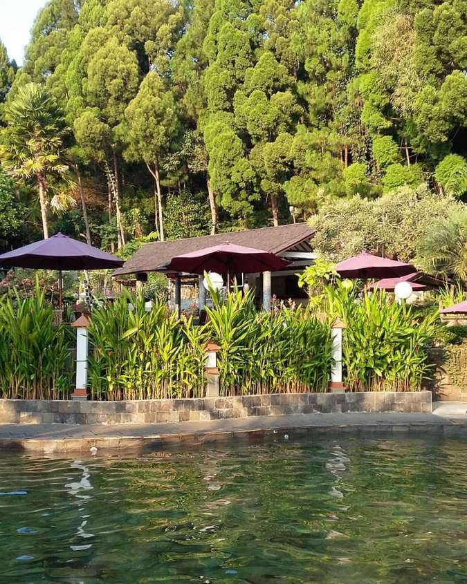 Gracia Spa Resort, Berasa di Negeri Dongeng Foto by @cherculis06, 1. Ciwidey Lembah Waterpark Resort Yang Paling Lengkap, 2. Gracia Spa Resort, Berasa di Negeri Dongeng, 3. Sari Ater Hotel & Resort Yang Terfavorit, 4. Ciater Spa dan Resort, Tempat Alternatif Pengobatan Sakit Kronis, 5. Ciater Hot Spring, Ratunya Pemandian Air Panas Alami, 6. Ciwalini Hot Spring, Memadukan Air Panas Dengan Kebun Teh, 7. Cimanggu Hot Spring, Terapi Air Seperti Burung Hantu, 8. Sabda Alam Resort Berasa di Venice, 9. Puncak Darajat, Puncaknya Air Panas Terindah, 10. Air Panas Cibolang, Surganya Air Panas di Daerah Terpencil, 11. Pemandian Air Panas Maribaya, 12. Pemandian Air Panas Kampung Cai, 13. Kolam Air Panas Emte Highland Resort, 14. Pemandian Cipanas Nagrak Parongpong, 15. Pemandian Air Panas Saguling, 16. Pemandian air panas Kawah Rengganis Cibuni