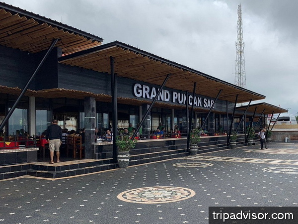 Grand Puncak Sari 2 restaurant, 1. Nasi Campur Bali, 2. Nasi Tepeng, 3. Ayam Betutu, 4. Bebek Goreng Kuta, 5. Tipat Blayag, 6. Lawar Kuning, 7. Sate Lilit, 8. Rujak Kuah Pindang dan Rujak Bulung, 9. Serombotan, 10. Nasi Jinggo, 11. Nasi Tekor, 12. Nasi Ayam Kadewatan Bu Mangku, 13. Bebek Bengil, 1. Bale Udang Bali Mang Engking, 2. Nasi Ayam Ibu Oki, 3. RM Ayam Betutu Ibu Nia, 4. Ayam Bakar Taliwang Baru, 5. De’dapoer Sanur, 6. Raja’s Balinese Restaurant, 7. Cafe De’dapoer Kuta, 8. Bagus All Day Dining Kuta, 9. Grand Puncak Sari 2 restaurant, 10. Ayam Betutu Bu Adi, 11. Warung Men Weti, 12. Warung Pojok, 13. Sop Ikan Warung Mak Beng, 14. Nasi Tempong Pink, 15. Warung Wardani, 16. Warung Muslim Moro Seneng