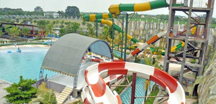 Gumul Paradise Island Salah satu waterpark terbesar di kota Kediri.