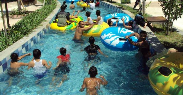 Gumul Paradise Waterpark meyediakan beragam wahana seru dan menarik kolam arus satu diantaranya, Lokasi Gumul Paradise Island Kediri, Harga Tiket Masuk Gumul Paradise Island, Jam Buka Gumul Paradise Island, Wahana Di Gumul Paradise Island Kediri