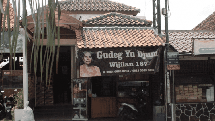 Gudeg Yu Djum Wijilan 167 via Tourjogja, 1. Warung Spesial Sambal (SS), 2. Lesehan  Aldan, 3. Nasi Goreng Pak Sular, 4. Gudeg  Mercon Bu Tinah, 5. Mie Ayam Tumini, 6. Ayam Geprek Bu Rum, 7. Ngudi Rejeki, 8. Kantin Bu Siti (Tutup), 9. Kedai Rakjat Djelata, 10. Burjonan, 11. Gudeg Yu Djum Wijilan 167, 12. Rumah Makan Gudeg Pawon, 13. Bong Kopitown, 14. Oseng-Oseng Mercon Bu Narti, 15. Bungong Jeumpa, 16. Secret Garden Coffee dan Chocolate, 17. Lesehan Sayidan , 18. SGPC Bu Wiryo 1959, 19. Angkringan Kopi Jos Lik Man, 20. Tahu Gimbal Pak Yono, 21. Bakmi Mbah Gito, 22. Angkringan Pak Jabrik, 23. Tempo Gelato Prawirotaman, 24. Banyu Mili Resto, 25. Angkringan KR, 26. Sate klatak pak Bari, 27. House of Raminten, 28. Soto Ayam Pak Man, 29. Spesial Sambal Bawang Mas Kobis, 30. Coto Makassar La Capila, 31. Saoto Bathok Mbah Katro