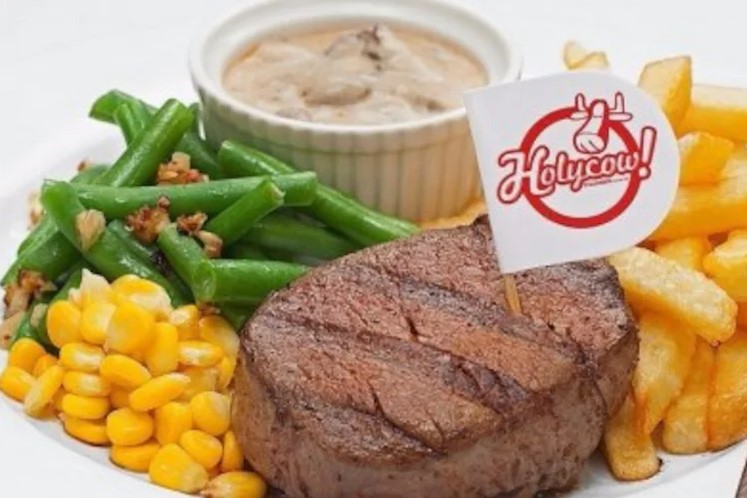 Holycow Steak, 1. Joni Steak, 2. Kapten Steak, 3. Waroeng Steak n Shake, 4. Abuba Steak, 5. Holycow Steak! Steak House by Chef Afit, 6. Steak 21, 7. Tokyo Skipjack, 8. Outback Steakhouse, Kuningan, 9. Ruth’s Chris Steak House, Kuningan, 10. Bistecca, SCBD, 11. Akira Back Jakarta, Setiabudi, 12. El Asador Restaurant, Kemang, 13. Holy Smokes, Senopati, 14. Tony Roma’s, UOB Thamrin, 15. Angus House, Plaza Senayan, 16. Super Steak, 17. Gandy Steakhouse, 18. Soeryo Cafe & Steak, 19. Aged + Butchered, 20. Le Quartier, 21. Altitude Grill, 22. Sir Loin, 23. Wolfsgang’s Steakhouse, 24. Sudestada Jakarta
