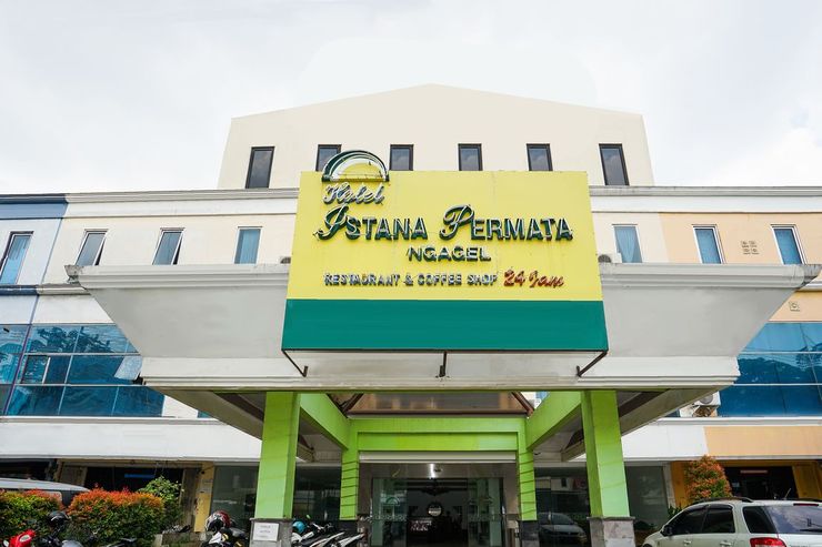 Hotel Istana Permata Ngagel, 1. Riyadi Guest House, 2. Hotel Istana Permata Ngagel, 3. High Point Serviced Apartment, 4. Country Heritage Resort Hotel, 5. Gunawangsa Manyar, 6. Red Planet, 7. Favehotel Rungkut, 8. Nite &amp; Day Surabaya-Gunungsari, 9. Whiz Prime Darmo Harapan, 10. Livinn Hostel Surabaya, Rp87 ribu, 11. My Studio Hotel Rp91 ribu, 12. Box Hotel, Rp168 ribu, 13. Tab Capsule Hotel, Kayoon Rp114 ribu, 14. Citihub Hotel, Rp192 ribu, 15. Askhara Hotel, Rp115 ribu, 16. Morning Sun Hostel, Rp127 ribu, 17. IKIRU to Live Hotel, Rp104 ribu, 18. Providence Homestay, Rp120 ribu, 19. Da Rifi Hostel, 20. @thome, 21. Capsule Homestay, 22. Krowi Inn, 23. Victory Guesthouse, 24. Galaxy Guest House, 25. Hotel Paprica 1, 26. Orchid Guest House, 27. Hotel Keluarga Djagalan Raya, 28. Olympic Hotel