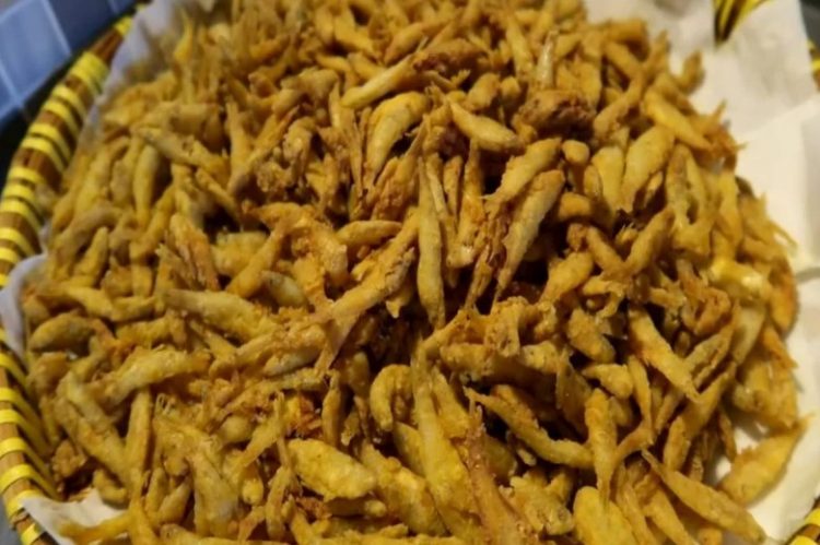 Ikan Seluang Goreng via Cookpad, 1. Soto Banjar, 2. Sop Banjar, 3. Nasi Kuning Banjar, 4. Gangan Paliat, 5. Mandai, 6. Nasi Itik Gambut, 7. Kue Bingka, 8. Apam Barabai, 9. Ketupat Kandangan, 10. Lontong Orari, 11. Ayam Cincane, 12. Habang Banjar, 13. Cacapan Asam, 14. Sayur Kambang Tigarun, 15. Ipau, 16. Laksa, 17. Amparan tatak, 18. Kalangkala, 19. Dodol Kandangan, 20. Lamang, 21. Gangan Asam Banjar, 22. Iwak Pakasam, 23. Gangan humbut, 24. Sate tulang, 25. Sate Payau, 26. Bubur Baayak, 27. Sop Mutiara, 28. Apam Batil, 29. Kue Rangai, 30. Brownies Labu, 31. Sambal Acan, 32. Hekeng, 33. Ikan Patin Baubar, 34. Ikan Seluang Goreng, 35. Otak-Otak Ikan Pipih