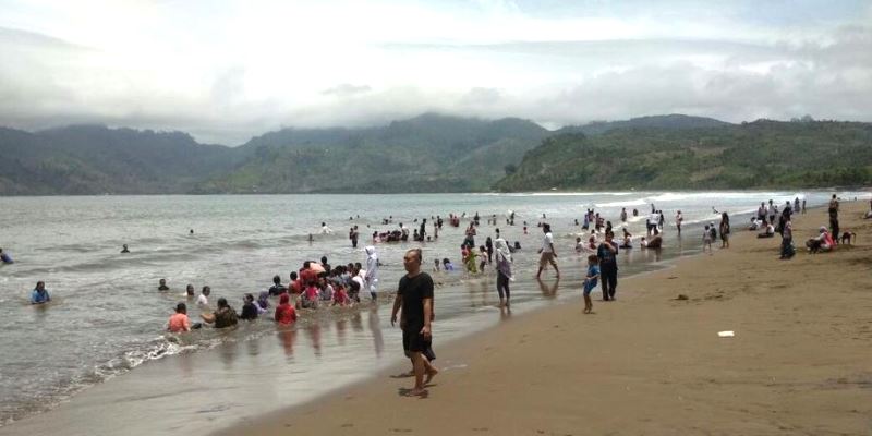 Image Credit Twitter.com @detiksby, Fasilitas yang Disediakan, Lokasi dan Rute ke Pantai Sidem Tulungagung, Harga Tiket Masuk Pantai Sidem Tulungagung, Daya Tarik & Keistimewaan Pantai Sidem Tulungagung, Kegiatan Menarik, Objek Wisata di Dekat Pantai Sidem Tulungagung