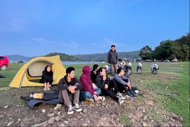 Jungle Camp Parangloe via Pedoman Media, 1. Hutan Pinus Malino, 2. Lembanna, 3. Lembah Ramma, 4. Lembah Loe, 5. Danau Tanralili, 6. Jungle Camp, 7. Lembah Hijau Camp &amp; Resort, 8. Parabus Camp, 9. Tinambung Highland Gowa, 10. Puntiung – Bissolloro Camping, 11. Hutan Pinus Rita Malompoa Bissoloro