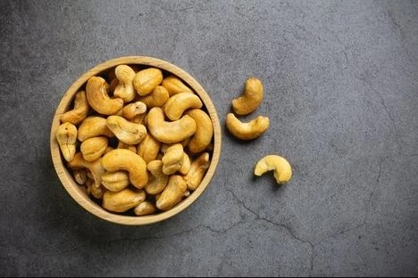 Kacang Mete Lombok, 1. Kain Tenun Ikat Sasak, 2. Songket Sasak, 3. Mutiara kha Lombok, 4. Kaos Lombok, 5. Madu Sumbawa, 6. Susu Kuda Liar Sumbawa, 7. Dodol Rumput Laut, 8. Peyek Kangkung Rumput Laut, 9. Terasi Khas Lombok, 10. Kerajinan Tangan Khas Lombok, 11. Tuak Manis Lombok, 12. Kerajinan Tanah Liat, 13. Permen Susu Kuda Liar, 14. Anyaman Ketak, 15. Abon Ikan Marlin, 16. Minyak Gosok Sumbawa, 17. Manisan Tomat, 18. Telur Asin Bakar, 19. Kopi Prabe Lombok, 20. Sambal Encim Lombok, 21. Keripik Ceker Lombok, 22. Stik Kangkung, 23. Stik Rumput Laut Lombok, 24. Kacang Mete Lombok, 25. Manisan Rumput Laut Lombok