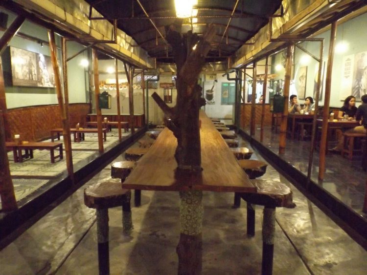 Kedai Rakjat Djelata, 1. Warung Spesial Sambal (SS), 2. Lesehan  Aldan, 3. Nasi Goreng Pak Sular, 4. Gudeg  Mercon Bu Tinah, 5. Mie Ayam Tumini, 6. Ayam Geprek Bu Rum, 7. Ngudi Rejeki, 8. Kantin Bu Siti (Tutup), 9. Kedai Rakjat Djelata, 10. Burjonan, 11. Gudeg Yu Djum Wijilan 167, 12. Rumah Makan Gudeg Pawon, 13. Bong Kopitown, 14. Oseng-Oseng Mercon Bu Narti, 15. Bungong Jeumpa, 16. Secret Garden Coffee dan Chocolate, 17. Lesehan Sayidan , 18. SGPC Bu Wiryo 1959, 19. Angkringan Kopi Jos Lik Man, 20. Tahu Gimbal Pak Yono, 21. Bakmi Mbah Gito, 22. Angkringan Pak Jabrik, 23. Tempo Gelato Prawirotaman, 24. Banyu Mili Resto, 25. Angkringan KR, 26. Sate klatak pak Bari, 27. House of Raminten, 28. Soto Ayam Pak Man, 29. Spesial Sambal Bawang Mas Kobis, 30. Coto Makassar La Capila, 31. Saoto Bathok Mbah Katro