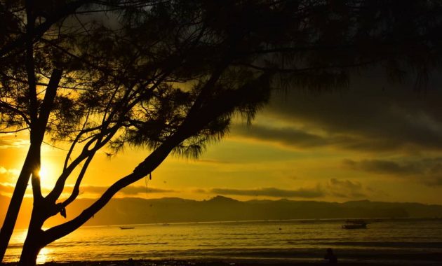 Keindahan Sunset Pantai Gemah via IG @rezza17_yuyanto, Informasi Dasar, Pesona Pantai Gemah Tulungagung, Lokasi dan Rute Menuju Pantai Gemah, Harga Tiket dan Jam Operasional, Fasilitas di Pantai Gemah, Wahana di Pantai Gemah, Aktivitas Menarik di Pantai Gemah