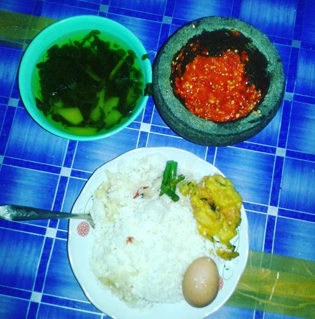 Kelaq Kelor via Ig @endy_smokers, 1. Beberuk Terong, 2. Plecing Kangkung, 3. Kelaq Lebui, 4. Ayam Taliwang, 5. Sate Bulayak, 6. Sate Rembiga, 7. Sate Tanjung, 8. Bebalung, 9. Nasi Kotaraja, 10. Nasi Puyung, 11. Nasi Campur Sukaraja, 12. Kelaq Kelor, 13. Ayam Rarang, 14. Ares, 15. Dodol Rumput Laut, 16. Peyek Rumput Laut, 17. Terasi Bakar Lombok, 18. Jaje Tujak, 19. Sate Pusut, 20. Sate Pencok, 21. Kue Bantal, 22. Kelaq Batih, 23. Kelepon Kecerit, 24. Jaje Reket, 25. Lupis Lombok, 26. Nasi Balap, 27. Keripik Rumput Laut, 28. Kacang Mete Lombok, 29. Kue Keciput, 30. Serabi Laklak, 31. Tumbek, 32. Tekel, 33. Kue Kerake