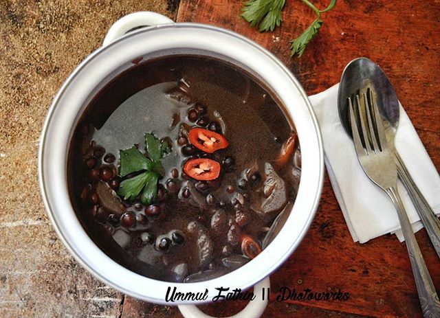 Kelaq Lebui via IG @rya_humaira, 1. Beberuk Terong, 2. Plecing Kangkung, 3. Kelaq Lebui, 4. Ayam Taliwang, 5. Sate Bulayak, 6. Sate Rembiga, 7. Sate Tanjung, 8. Bebalung, 9. Nasi Kotaraja, 10. Nasi Puyung, 11. Nasi Campur Sukaraja, 12. Kelaq Kelor, 13. Ayam Rarang, 14. Ares, 15. Dodol Rumput Laut, 16. Peyek Rumput Laut, 17. Terasi Bakar Lombok, 18. Jaje Tujak, 19. Sate Pusut, 20. Sate Pencok, 21. Kue Bantal, 22. Kelaq Batih, 23. Kelepon Kecerit, 24. Jaje Reket, 25. Lupis Lombok, 26. Nasi Balap, 27. Keripik Rumput Laut, 28. Kacang Mete Lombok, 29. Kue Keciput, 30. Serabi Laklak, 31. Tumbek, 32. Tekel, 33. Kue Kerake
