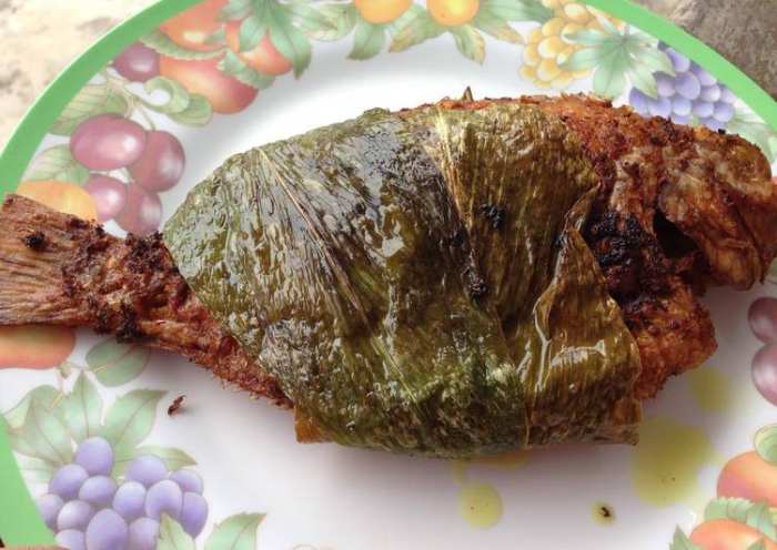 Kerutup Ikan via Cookpad, 1. Tempoyak, 2. Gulai Tepek Ikan, 3. Daging masak itam, 4. Sup Tulang, 5. Nasi Gemuk, 6. Dodol nanas, 7. Kue Srikaya, 8. Jus pinang, 9. Dodol kentang Kerinci, 10. Gandus, 11. Kue Padamaran, 12. Kue Kubang Boyo, 13. Kue Burgo, 14. Kue Muso, 15. Pempek Sambal, 16. Gulai Terjun, 17. Mie Celor, 18. Kerutup Ikan, 19. Lempok Durian, 20. Bolu Kojo, 21. Kue Putri Kandis, 22. Rambutan Goreng