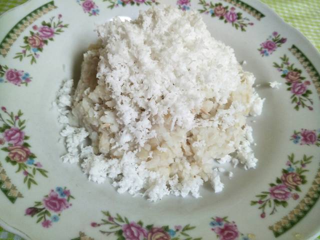 Ketan Koro, 1. Bakso Lumajang, 2. Teh Kocok Khas Lumajang, 3. Acar Mentimun Khas Lumajang, 4. Lontong Petis, 5. Telur Dadar Tahu, 6. Kue Latok, 7. Keripik Pisang, 8. Pecel Godong Telo, 9. Cilok Mercon, 10. Kue Lupis, 11. Tape Pisang, 12. Martabak Petis, 13. Rujak Otek, 14. Bakso Bumbu Rujak, 15. Bledus, 16. Ketan Koro