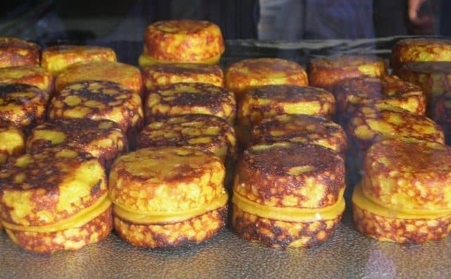 Kue Bingka Kentang via Virginmojito.wordpresscom, 1. Nasi kuning khas Samarinda, 2. Ayam Cincane, 3. Nasi Bekepor, 4. Daging Masak Bumi Hangus, 5. Pepes Kepiting, 6. Sate Payau, 7. Sambal Raja, 8. Bubur pedas, 9. Gence Ruan, 10. Amplang, 11. Pisang Gapit, 12. Lempok Durian, 13. Rabo Ruan, 14. Sayur Gangan Asam Kutai, 15. Bobongko, 16. Gangan Manok, 17. Sambal Gami Udang, 18. Ayam Suwir Cabai Hijau, 19. Pulut Nasi, 20. Kue Bingka Kentang, 21. Kue Gegicak, 22. Really Cake, 23. Kue Ilat Sapi, 24. Onde-Onde Ubi Ungu, 25. Bubur Gunting, 26. Mie Hijau, 27. Brownies Batubara, 28. Bolu Gulung Jenebora