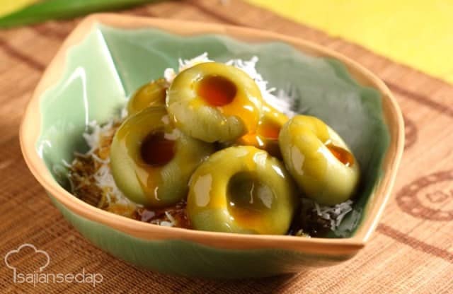 Kue Gegicak via Sajian Sedap, 1. Nasi kuning khas Samarinda, 2. Ayam Cincane, 3. Nasi Bekepor, 4. Daging Masak Bumi Hangus, 5. Pepes Kepiting, 6. Sate Payau, 7. Sambal Raja, 8. Bubur pedas, 9. Gence Ruan, 10. Amplang, 11. Pisang Gapit, 12. Lempok Durian, 13. Rabo Ruan, 14. Sayur Gangan Asam Kutai, 15. Bobongko, 16. Gangan Manok, 17. Sambal Gami Udang, 18. Ayam Suwir Cabai Hijau, 19. Pulut Nasi, 20. Kue Bingka Kentang, 21. Kue Gegicak, 22. Really Cake, 23. Kue Ilat Sapi, 24. Onde-Onde Ubi Ungu, 25. Bubur Gunting, 26. Mie Hijau, 27. Brownies Batubara, 28. Bolu Gulung Jenebora