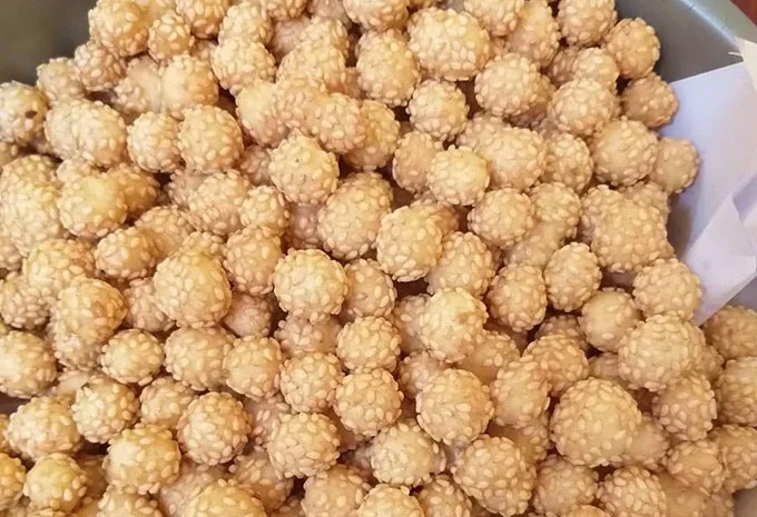 Kue Keciput, 1. Beberuk Terong, 2. Plecing Kangkung, 3. Kelaq Lebui, 4. Ayam Taliwang, 5. Sate Bulayak, 6. Sate Rembiga, 7. Sate Tanjung, 8. Bebalung, 9. Nasi Kotaraja, 10. Nasi Puyung, 11. Nasi Campur Sukaraja, 12. Kelaq Kelor, 13. Ayam Rarang, 14. Ares, 15. Dodol Rumput Laut, 16. Peyek Rumput Laut, 17. Terasi Bakar Lombok, 18. Jaje Tujak, 19. Sate Pusut, 20. Sate Pencok, 21. Kue Bantal, 22. Kelaq Batih, 23. Kelepon Kecerit, 24. Jaje Reket, 25. Lupis Lombok, 26. Nasi Balap, 27. Keripik Rumput Laut, 28. Kacang Mete Lombok, 29. Kue Keciput, 30. Serabi Laklak, 31. Tumbek, 32. Tekel, 33. Kue Kerake
