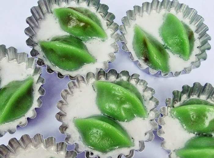 Kue Kubang Boyo via Topik Kuliner, 1. Tempoyak, 2. Gulai Tepek Ikan, 3. Daging masak itam, 4. Sup Tulang, 5. Nasi Gemuk, 6. Dodol nanas, 7. Kue Srikaya, 8. Jus pinang, 9. Dodol kentang Kerinci, 10. Gandus, 11. Kue Padamaran, 12. Kue Kubang Boyo, 13. Kue Burgo, 14. Kue Muso, 15. Pempek Sambal, 16. Gulai Terjun, 17. Mie Celor, 18. Kerutup Ikan, 19. Lempok Durian, 20. Bolu Kojo, 21. Kue Putri Kandis, 22. Rambutan Goreng