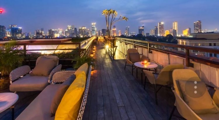 La vue Rooftop Bar Hermitage via IG @thehermitagejkt, 1. SKYE Bar & Restaurant, 2. Hause Rooftop, 3. Langit Seduh Rooftop, 4. Roti Bakar Kemang, 5. Lucy In The Sky Spark, 6. Cloud Lounge Jakarta (Rooftop), 7. BART Thamrin, 8. The Edge, 9. Elarte Sport Cafe, 10. Awan Lounge, 11. Upstairs Rooftop Cafe, 12. Sky Garden Cafe, 13. Shy Rooftop, 14. Up All Might, 15. Rocketz Cafe, 16. La vue Rooftop Bar Hermitage, 17. Roof Top at La Boheme, 18. Red Door Koffie House & Bistro Tangerang