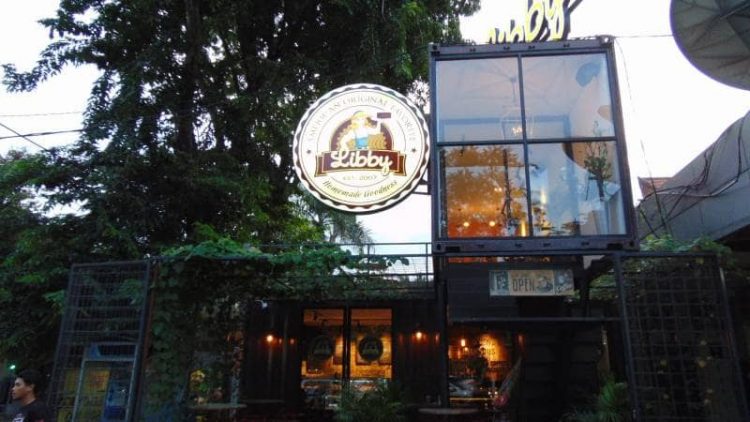 Libby Bistro, 1. Cafe Liberia, Cafe Jendela Dunia, 2. Noach Cafe And Bistro Suasana Elegan Nan Alami, 3. Singgah di G-Walk Bikin Kamu Jadi Betah, 4. Indahnya Taman Pelangi yang Warna-warni, 5. Jembatan Suramadu, Jembatan Terpanjang Se-Asia Tenggara, 7. Kudos Cafe, 8. Our Bar, 9. Rolag Coffee Surabaya, 10. Cafe dePanji Surabaya, 11. Food Festival Pakuwon City, 12. SAS Cafe &amp; Resto, 13. Libby Bistro, 14. De Javu, 15. La Cafe Gourmand, 16. Cakcuk Cafe