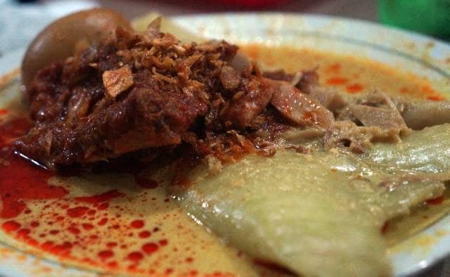 Lontong Orari via Catperku, 1. Soto Banjar, 2. Sop Banjar, 3. Nasi Kuning Banjar, 4. Gangan Paliat, 5. Mandai, 6. Nasi Itik Gambut, 7. Kue Bingka, 8. Apam Barabai, 9. Ketupat Kandangan, 10. Lontong Orari, 11. Ayam Cincane, 12. Habang Banjar, 13. Cacapan Asam, 14. Sayur Kambang Tigarun, 15. Ipau, 16. Laksa, 17. Amparan tatak, 18. Kalangkala, 19. Dodol Kandangan, 20. Lamang, 21. Gangan Asam Banjar, 22. Iwak Pakasam, 23. Gangan humbut, 24. Sate tulang, 25. Sate Payau, 26. Bubur Baayak, 27. Sop Mutiara, 28. Apam Batil, 29. Kue Rangai, 30. Brownies Labu, 31. Sambal Acan, 32. Hekeng, 33. Ikan Patin Baubar, 34. Ikan Seluang Goreng, 35. Otak-Otak Ikan Pipih