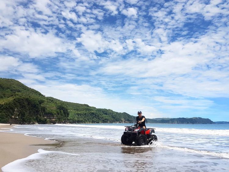 Main ATV via Tulungagung TV, Rute Menuju Lokasi, Harga Tiket Pantai Sine Tulungagung, Fasilitas Pantai, Budaya Masyarakat di Pantai Sine Tulungagung, Keunggulan yang Ada di Pantai Sine Tulungagung, Aktivitas Seru di Pantai Sine Tulungagung, Objek Wisata Menarik di Sekitar Pantai Sine Tulunagung