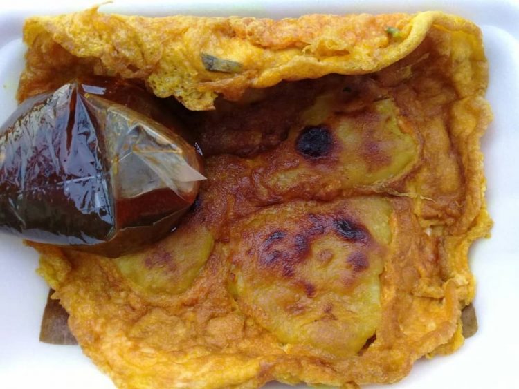 Martabak petis via IG @imeg_cute, 1. Bakso Lumajang, 2. Teh Kocok Khas Lumajang, 3. Acar Mentimun Khas Lumajang, 4. Lontong Petis, 5. Telur Dadar Tahu, 6. Kue Latok, 7. Keripik Pisang, 8. Pecel Godong Telo, 9. Cilok Mercon, 10. Kue Lupis, 11. Tape Pisang, 12. Martabak Petis, 13. Rujak Otek, 14. Bakso Bumbu Rujak, 15. Bledus, 16. Ketan Koro