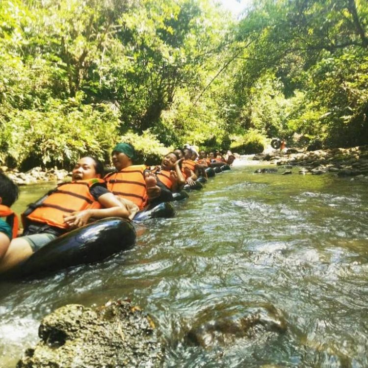 Menyusuri Sungai Goa Lanang dengan river tubing yang seru abis via IG @pepedanhills, Informasi Umum, Lokasi Pepedan Hills, Indah &amp; Romantisnya Bukit Cinta Pepedan Hills, Harga Tiket Masuk Pepedan Hills, Fasilitas, Daya Tarik, Tips Liburan