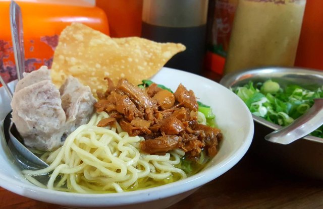 Mie Ayam Bakso Yunus via IG @mdhafitmuhsin, 1. Bebek Kaleyo, 2. Bubur Ayam Barito, 3. Warung MJS, 4. Warteg Warmo, 5. Seafood 68 Santa, 6. Ikan Bakar Cianjur, 7. Plataran Dharmawangsa, 8. Ketoprak Ciragil &amp; Baso, Siomay Jhony, 9. Abunawas Restaurant – Kemang, 10. Mie Ayam Bakso Yunus, 11. Soto Betawi Haji Husen, 12. Roti Bakar Eddy Blok M, 13. Nasi Goreng Kebuli Apjay, 14. Sate Sambas, 15. Soto Kudus Blok M, 16. Bakso Boedjangan, 17. Gultik Blok M Plaza Pak Agus Budi, 18. Sop Kaki Kambing Bang Anen, 19. Dia.Lo.Gue, 20. Soto Ayam Ambengan Pak Sadi Asli, 21. Lele Crispy, 22. Restoran Garuda (Padang Cuisine), 23. Sarang Oci Restoran Manado, 24. Waroeng Aceh Kemang, 25. Warung Nagih, 26. Bebek Malio, 27. Namaaz Dining, 28. Daun Muda Soulfood, 29. Smarapura Traditional Resto, 30. Omah Pincuk, 31. Sop Buntut Ibu Samino, 32. Bakso Gondrong, 33. Seafood 45, 34. Nasi Goreng Warung Bhakti, 35. Nasi Uduk Ayam Goreng Kampung Melayu, 36. Coto Makassar Ampera Daeng Memang, 37. Sate Ayam dan Kambing RSPP H. Romli, 38. The Brotherhood, 39. Sophie Authentique, 40. Iga Bagus, 41. Ayam Bakar Win Net, 42. HaloNiko, 43. Nasi Goreng Muncul Malam, 44. Nasi Goreng Warna Warni Ijo Thole, 45. Nasi Goreng Kebuli Bom Bom, 46. Sate Ayam Barokah Khas Madura, 47. Angkringan Blok M Square, 48. Warung Nasi Uduk Betawi H. Satiri, 49. Nasi Ulam &amp; Nasi Uduk Ibu Yoyo, 50. Warung Pedes, 51. Warung Berkah Ibu Mudo Ayu, 52. Pocut Dara Pancoran