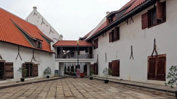 Museum Bahari, Informasi Dasar, Sejarah Kota Tua Jakarta, Transportasi Menuju Kota Tua, Jam Operasional, Harga Tiket Masuk, Pesona Kota Tua Memang Tidak Ada Duanya, Objek Wisata Menarik di Kota Tua Jakarta, Kuliner di Kota Tua, Tips Berwisata Di Kota Tua Jakarta