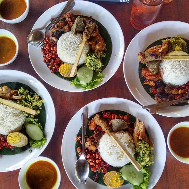 Nasi Ayam Kadewatan Bu Mangku via iG @irwandut, 1. Nasi Campur Bali, 2. Nasi Tepeng, 3. Ayam Betutu, 4. Bebek Goreng Kuta, 5. Tipat Blayag, 6. Lawar Kuning, 7. Sate Lilit, 8. Rujak Kuah Pindang dan Rujak Bulung, 9. Serombotan, 10. Nasi Jinggo, 11. Nasi Tekor, 12. Nasi Ayam Kadewatan Bu Mangku, 13. Bebek Bengil, 1. Bale Udang Bali Mang Engking, 2. Nasi Ayam Ibu Oki, 3. RM Ayam Betutu Ibu Nia, 4. Ayam Bakar Taliwang Baru, 5. De’dapoer Sanur, 6. Raja’s Balinese Restaurant, 7. Cafe De’dapoer Kuta, 8. Bagus All Day Dining Kuta, 9. Grand Puncak Sari 2 restaurant, 10. Ayam Betutu Bu Adi, 11. Warung Men Weti, 12. Warung Pojok, 13. Sop Ikan Warung Mak Beng, 14. Nasi Tempong Pink, 15. Warung Wardani, 16. Warung Muslim Moro Seneng
