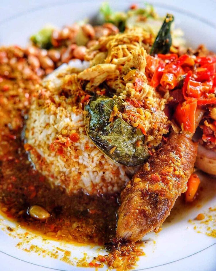 1. Nasi Campur Bali, 2. Nasi Tepeng, 3. Ayam Betutu, 4. Bebek Goreng Kuta, 5. Tipat Blayag, 6. Lawar Kuning, 7. Sate Lilit, 8. Rujak Kuah Pindang dan Rujak Bulung, 9. Serombotan, 10. Nasi Jinggo, 11. Nasi Tekor, 12. Nasi Ayam Kadewatan Bu Mangku, 13. Bebek Bengil, 1. Bale Udang Bali Mang Engking, 2. Nasi Ayam Ibu Oki, 3. RM Ayam Betutu Ibu Nia, 4. Ayam Bakar Taliwang Baru, 5. De’dapoer Sanur, 6. Raja’s Balinese Restaurant, 7. Cafe De’dapoer Kuta, 8. Bagus All Day Dining Kuta, 9. Grand Puncak Sari 2 restaurant, 10. Ayam Betutu Bu Adi, 11. Warung Men Weti, 12. Warung Pojok, 13. Sop Ikan Warung Mak Beng, 14. Nasi Tempong Pink, 15. Warung Wardani, 16. Warung Muslim Moro Seneng