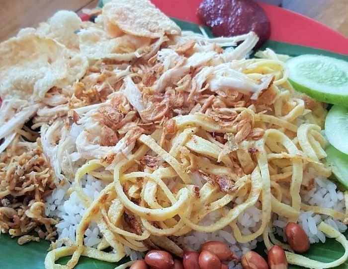 Nasi Gemuk via Kaskus, 1. Tempoyak, 2. Gulai Tepek Ikan, 3. Daging masak itam, 4. Sup Tulang, 5. Nasi Gemuk, 6. Dodol nanas, 7. Kue Srikaya, 8. Jus pinang, 9. Dodol kentang Kerinci, 10. Gandus, 11. Kue Padamaran, 12. Kue Kubang Boyo, 13. Kue Burgo, 14. Kue Muso, 15. Pempek Sambal, 16. Gulai Terjun, 17. Mie Celor, 18. Kerutup Ikan, 19. Lempok Durian, 20. Bolu Kojo, 21. Kue Putri Kandis, 22. Rambutan Goreng