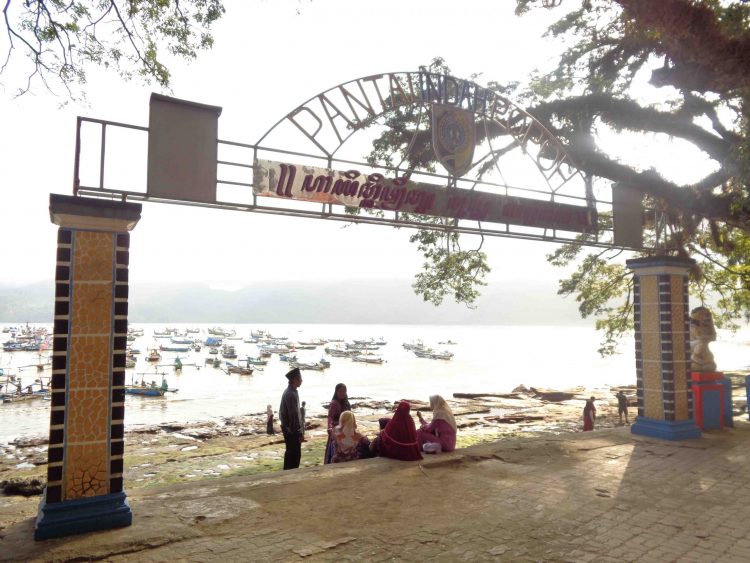 Nuansa Pantai Popoh (c) Akbar Dedy P Travelingyuk, Lokasi Dan Harga Tiket Pantai Popoh Tulungagung, Rute Menuju Lokasi Pantai Popoh Tulungagung, Aktivitas Seru di Pantai Popoh Tulungagung, Keunikan Pantai Popoh Tulungagung, Infrastruktur di Pantai Popoh Tulungagung