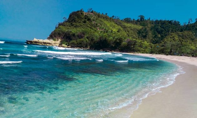 Pantai Sanggar Tulungagung via IG @risdavirgina, Informasi Umum, Lokasi Pantai, Rute Menuju Lokasi, Fasilitas yang Tersedia, Keunikan Pantai, Daya Tarik Objek Wisata Pantai Sanggar Tulungagung, Tips Berkunjung