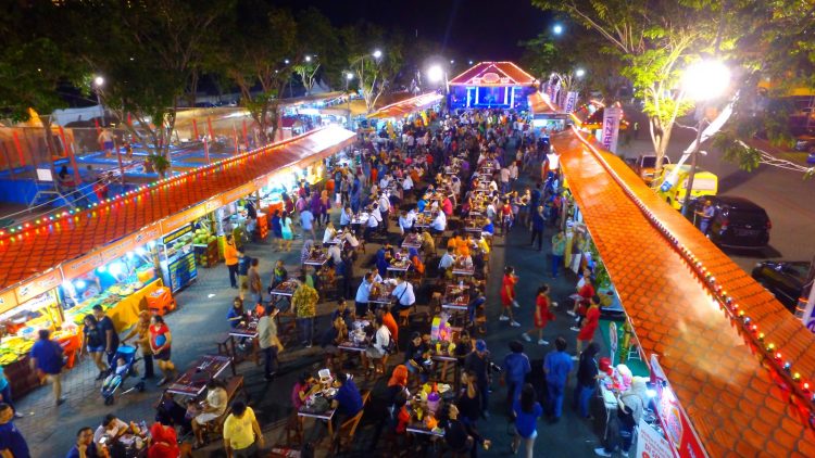 Pasar Malam Kodam Brawijaya, 1. Alun – Alun Surabaya, 2. G-Walk, 4. Patung Sura dan Baya, 5. Pasar Malam Kodam Brawijaya, 6. Taman Pelangi, 7. Jembatan Suramadu, 8. Surabaya North Quay, 9. Food Festival Pakuwon City, 10. Patung Suro Boyo Skate &amp; BMX Park, 11. Taman Apsari, 12. Taman Bungkul, 13. Monumen Bambu Runcing, 14. Taman Prestasi Surabaya, 15. House of Sampoerna (Tutup Sementara), 16. Danau Angsa Pakuwon City, 17. Taman Kunang Kunang, 18. Kota Tua Surabaya, 19. Taman Mundu – Taman 10 Nopember, 20. Wisata Perahu Kalimas, 21. Taman Mayangkara, 22. Taman Surya, 23. Kya Kya Surabaya, 24. Taman Persahabatan Korea, 25. Taman Hiburan Rakyat, 26. Taman AIS Nasution Surabaya, 27. Suroboyo Carnival Park (Tutup), 28. Taman Sejarah, 29. Pagoda Tian Ti, 30. Taman Lanjut Usia