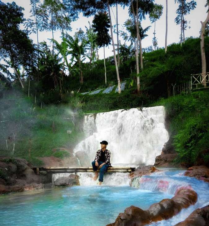 Pemandian Cipanas Nagrak Parongpong via IG @syahdian12, 1. Ciwidey Lembah Waterpark Resort Yang Paling Lengkap, 2. Gracia Spa Resort, Berasa di Negeri Dongeng, 3. Sari Ater Hotel & Resort Yang Terfavorit, 4. Ciater Spa dan Resort, Tempat Alternatif Pengobatan Sakit Kronis, 5. Ciater Hot Spring, Ratunya Pemandian Air Panas Alami, 6. Ciwalini Hot Spring, Memadukan Air Panas Dengan Kebun Teh, 7. Cimanggu Hot Spring, Terapi Air Seperti Burung Hantu, 8. Sabda Alam Resort Berasa di Venice, 9. Puncak Darajat, Puncaknya Air Panas Terindah, 10. Air Panas Cibolang, Surganya Air Panas di Daerah Terpencil, 11. Pemandian Air Panas Maribaya, 12. Pemandian Air Panas Kampung Cai, 13. Kolam Air Panas Emte Highland Resort, 14. Pemandian Cipanas Nagrak Parongpong, 15. Pemandian Air Panas Saguling, 16. Pemandian air panas Kawah Rengganis Cibuni