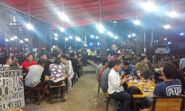 Rolag Coffee Surabaya VIA gANGDUA.WORDPRESSCOM, 1. Cafe Liberia, Cafe Jendela Dunia, 2. Noach Cafe And Bistro Suasana Elegan Nan Alami, 3. Singgah di G-Walk Bikin Kamu Jadi Betah, 4. Indahnya Taman Pelangi yang Warna-warni, 5. Jembatan Suramadu, Jembatan Terpanjang Se-Asia Tenggara, 7. Kudos Cafe, 8. Our Bar, 9. Rolag Coffee Surabaya, 10. Cafe dePanji Surabaya, 11. Food Festival Pakuwon City, 12. SAS Cafe &amp; Resto, 13. Libby Bistro, 14. De Javu, 15. La Cafe Gourmand, 16. Cakcuk Cafe