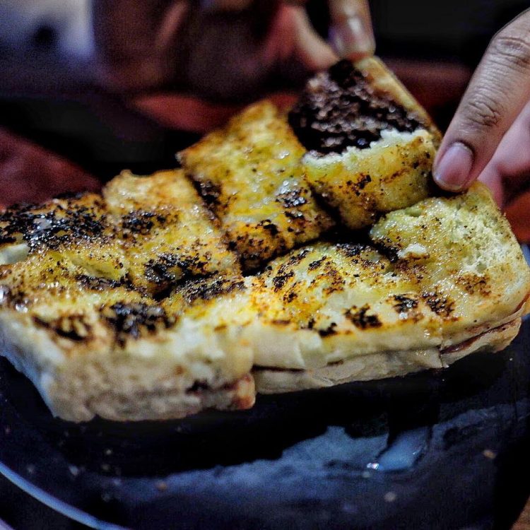 Roti Bakar Kemang via IG @aksomoz